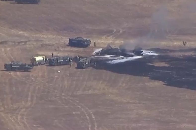 Foto tomada de video suministrado por KGTV muestra el lugar donde se estrelló un avión militar F-35 cerca de la Base Miramar en San Diego, el 31 de julio del 2026. (KGTV via AP)