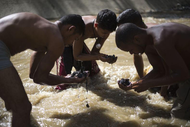REP-GEN_VENEZUELA-CHATARREROS_DE_RIO-0.jpg