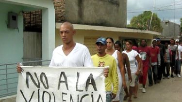 Niorvis Rivera, padre de la agredida, encabezando una marcha en diciembre del 2011.
