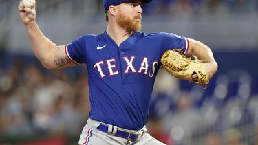Rangers ponen fin a racha de derrotas; superan 8-0 a Marlins