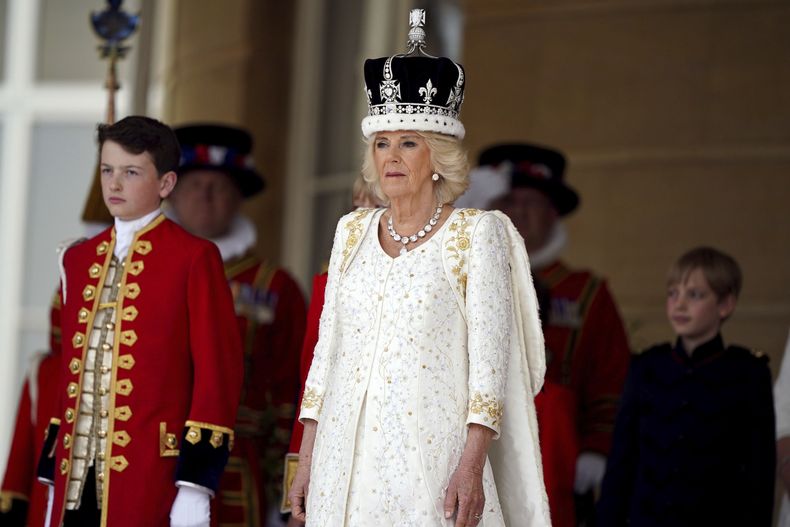 La reina Camila de Gran Bretaña en los jardines del Palacio de Buckingham, en Londres, el sábado 6 de mayo de 2023. (Andrew Milligan/Pool via AP)
