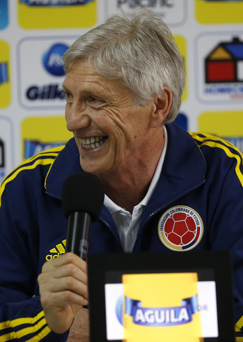 El argentino Jos&eacute; Pekerman, t&eacute;cnico de Colombia, durante una conferencia de prensa en Barranquilla el 10 de octubre del 2013 (AP Foto/Fernando Vergara)