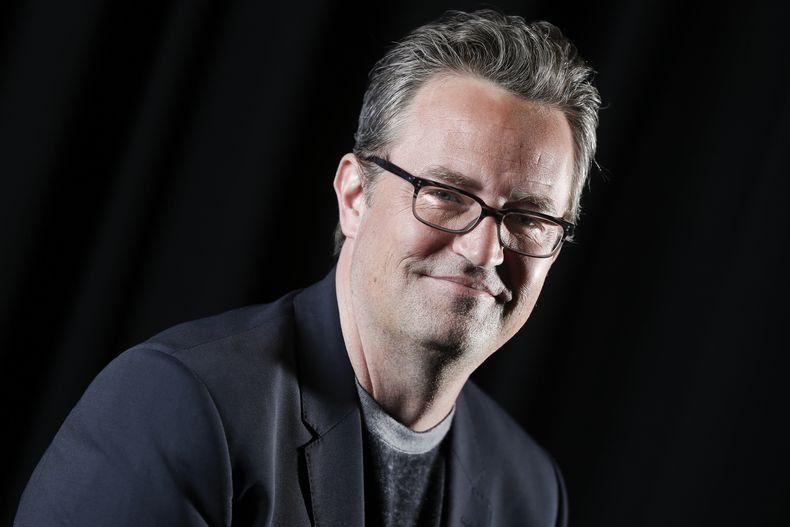 ARCHIVO - Matthew Perry posa para un retrato el 17 de febrero de 2015, en Nueva York. (Foto Brian Ach/Invision/AP, archivo)
