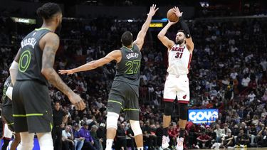 Heat se sostiene para vencer a los Timberwolves