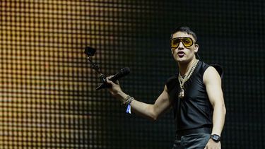 ARCHIVO - El cantante mexicano El Malilla se presenta en el Coca-Cola Flow Fest en la Ciudad de México el domingo 24 de noviembre de 2024. (Foto AP/Felix Marquez, archivo)