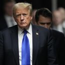 El expresidente Donald Trump brinda comentarios a los medios de comunicación después de que un jurado lo declarara culpable de delitos graves por falsificar registros comerciales en el Tribunal Penal de Manhattan, el jueves 30 de mayo de 2024, en Nueva York. (AP Foto/Seth Wenig, Pool)