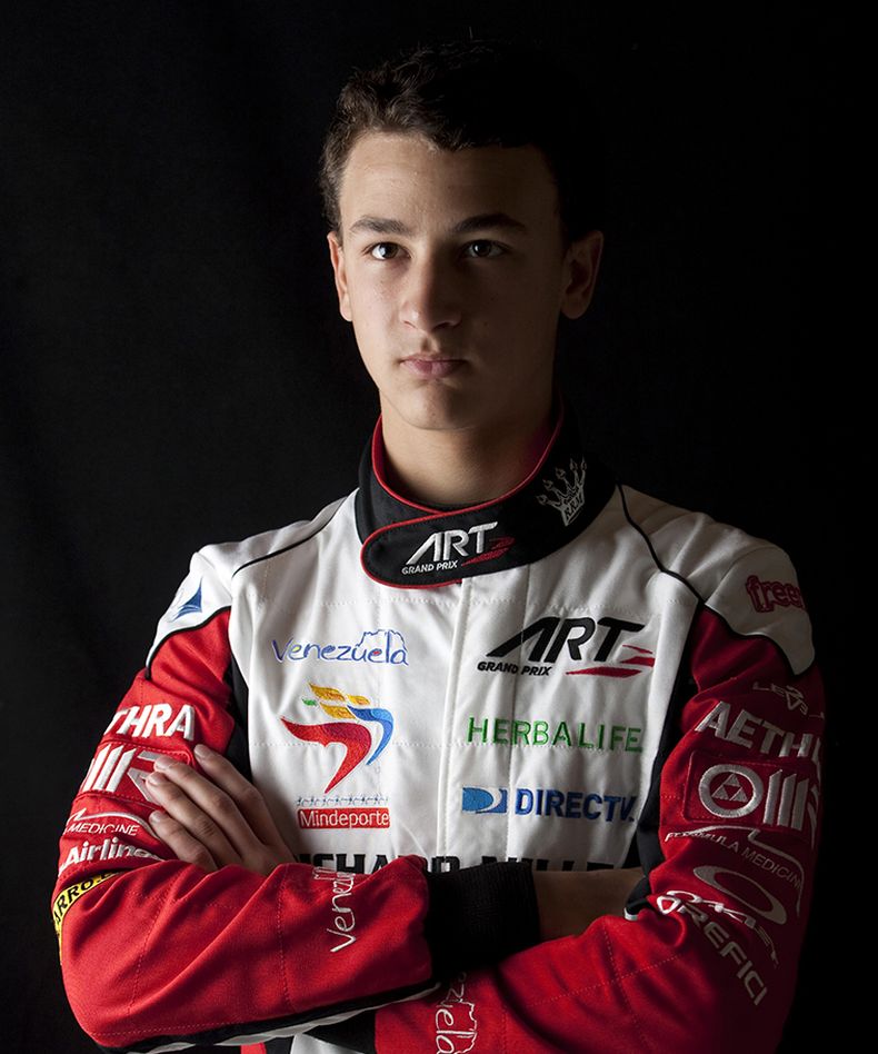 Pocos se arriesgan a entrar en el mundo de las carreras de auto, donde la velocidad, la adrenalina y el peligro son los ingredientes principales.