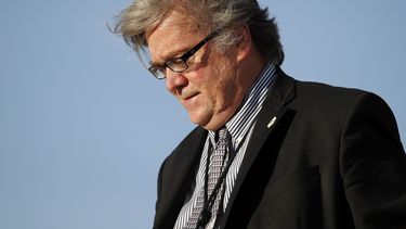 Trump echa a su controvertido asesor Steve Bannon