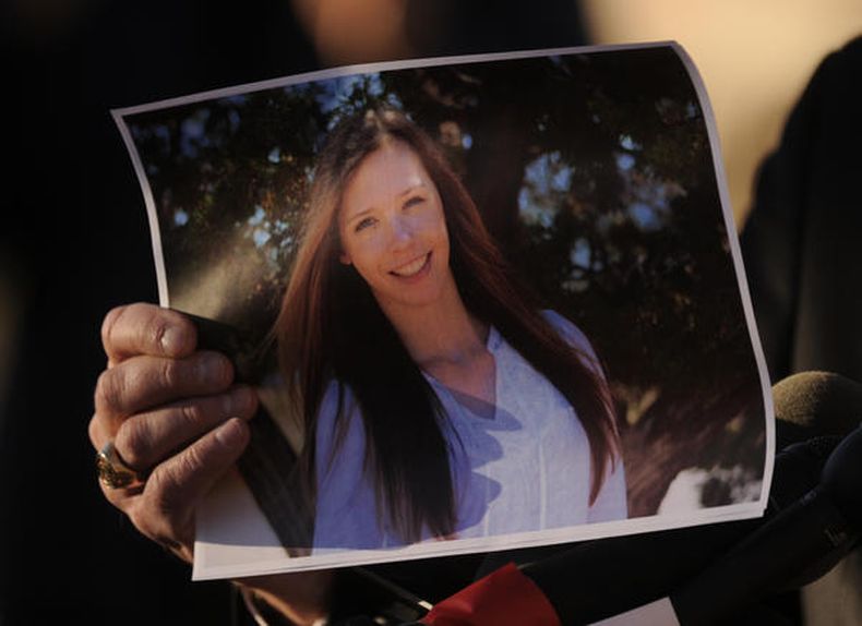 Continua en coma la joven víctima del tiroteo en la escuela secundaria en Colorado