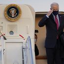 Biden alienta a una mujer despedida durante la panndemia