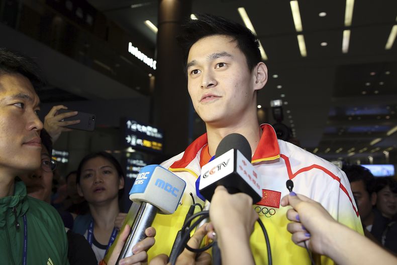 Sun Yang habla con la prensa durante los Juegos Asi&aacute;ticos el 16 de septiembre del 2014. Se revel&oacute; que Sun, bicampe&oacute;n ol&iacute;mpico y due&ntilde;o de cinco t&iacute;tulos mundiales, cumpli&oacute; este a&ntilde;o una suspensi&oacute;