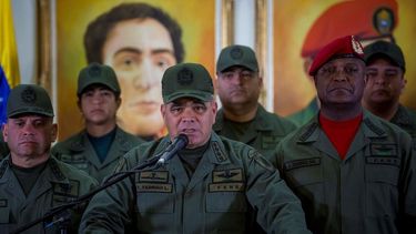 el ministro vladimir padrino lopez pregona soberania mientras venezuela es escenario de guerra entre grupos irregulares