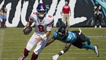 Giants frenan a Jaguars en la yarda uno en triunfo de 23-17