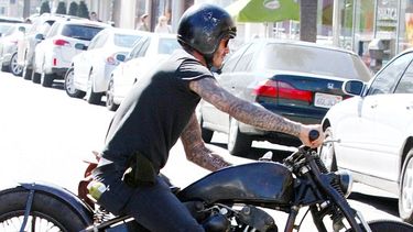 americateve | El deportista protagonizó un accidente con su motocicleta al tratar de evadir a los fotógrafos