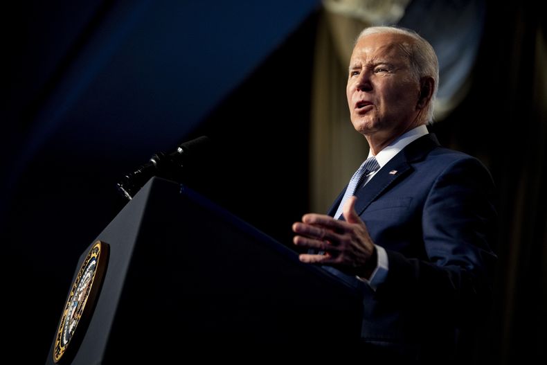 ARCHIVO - El presidente estadounidense Joe Biden habla en la Conferencia Legislativa Nacional de los Sindicatos de la Industria de la Construcción de Norteamérica, en Washington, el 25 de abril de 2023. (AP Foto/Andrew Harnik, archivo)