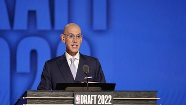NBA aprueba cambios a la regla de falta en transición