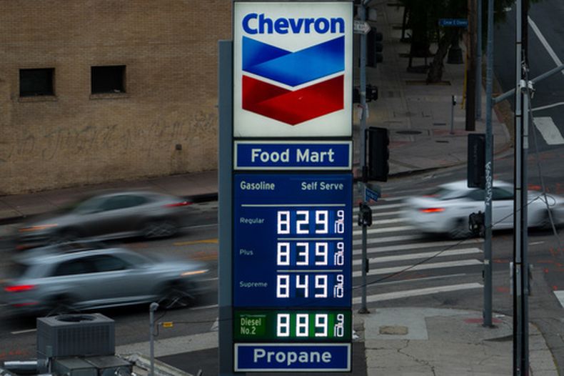 Una gasolinera en Los Ángeles, el 31 de marzo del 2026. (AP foto/Jae C. Hong)