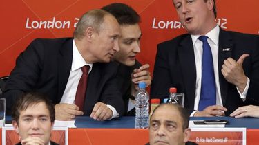Federación de Judo quita títulos a Putin y oligarca ruso