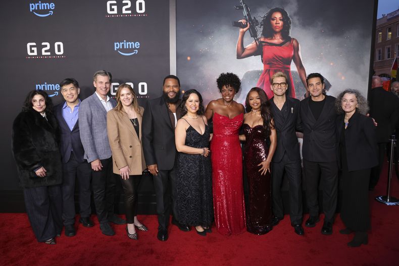 Sue Kroll, Albert Cheng, Mike Hopkins, Julie Rapaport, Anthony Anderson, Patricia Riggen, Viola Davis, Marsai Martin, Anthony Star, Ramón Rodríguez y Courtenay Valenti asisten al estreno mundial de G20 de Amazon MGM Studios en el Teatro Chino TCL en Hollywood, California, el jueves 27 de marzo de 2025. (photo: Alex J. Berliner/ABImages) via AP Images