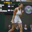 La bielorrusa Aryna Sabalenka celebra tras llevarse un game en el encuentro de cuartos de final de Wimbledon ante la estadounidense Madison Keys el miércoles 12 de julio del 2023. (AP Foto/Alastair Grant)