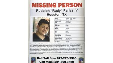 Esta fotografía muestra un cartel de persona desaparecida para Rudolph Rudy Farias IV durante un evento por el Día de las Personas Desaparecidas, el domingo 31 de enero de 2016, en el ayuntamiento de Houston. (TexasEquuSearch/Cortesía del Houston Chronicle vía AP)