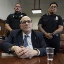 Harvey Weinstein comparece ante el Tribunal Penal de Manhattan para el tercer día de selección del jurado en su nuevo juicio, el jueves 17 de abril de 2025 en Nueva York. (Steven Hirsch /New York Post via AP, Pool)