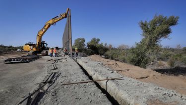Pentágono investiga contrato de 400 millones para el muro