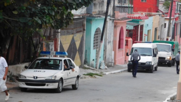 policia detiene a medio centenar de opositores en cuba para impedir marcha