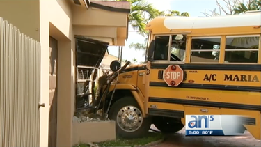 el miedo se apodera de al menos 30 ninos tras accidente de bus escolar en hialeah