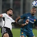 Jeyson Rojas de Colo-Colo y Angelo Rodriguez del Deportivo Pereira de Colombia pelean por el balón en el Grupo F de la Copa Libertadores battle for the ball during a Copa Libertadores el jueves 29 de junio del 2023. (AP Foto/Esteban Felix)