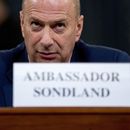 Testigo en juicio a Trump demanda a Pompeo por $1,8 millones