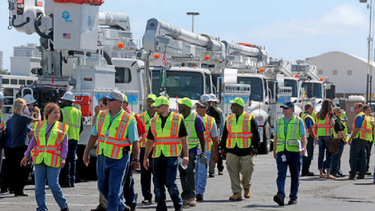 fpl continua trabajando en la restauracion del servicio electrico en miami dade