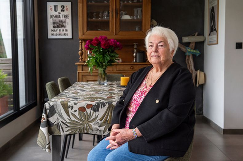 Marie-Therese Ross-Mahe, una mujer francesa de 85 años de edad, viuda de un veterano militar estadounidense, en Orvault, Francia, el 11 de mayo del 2026. (AP foto/Mathieu Pattier)