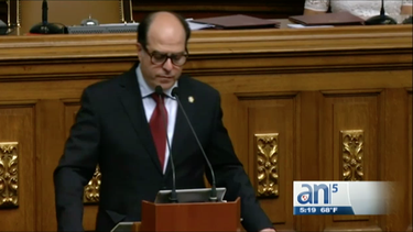 parlamento declara abandono del cargo  de maduro