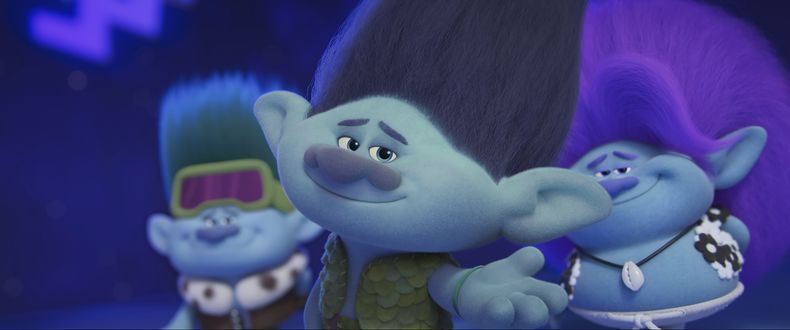 En esta imagen proporcionada por DreamWorks Animation, los personajes John Dory con la voz de Eric André, izquierda, Branch con la voz de Justin Timberlake, centro, y Spruce con la voz de Daveed Diggs en una escena de la película animada Trolls Band Together. (DreamWorks Animation vía AP)
