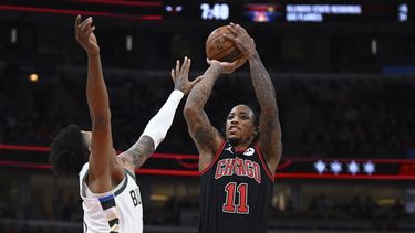 Bulls dan la vuelta y superan a Bucks en tiempo extra