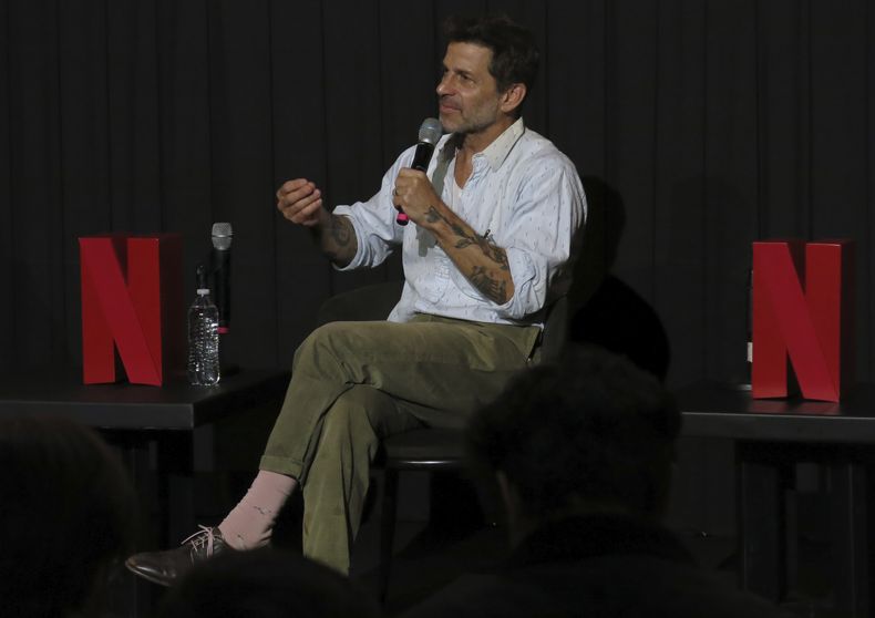El director Zack Snyder habla durante una conferencia de prensa de la película Rebel Moon: Part One - A Child of Fire en la Ciudad de México el lunes 4 de diciembre de 2023. (Foto AP/Berenice Bautista)