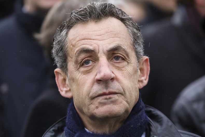 El expresidente francés Nicolas Sarkozy en una ceremonia oficial en el Arco del Triunfo, en París, el 11 de noviembre de 2019. (Ludovic Marin/Pool vía AP, archivo)