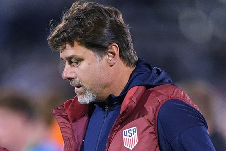 ARCHIVO - Foto del 14 de octubre del 2025, el seleccionador de Estados Unidos Mauricio Pochettino en el encuentro amistoso ante Australia. (AP Foto/David Zalubowski, Archivo)