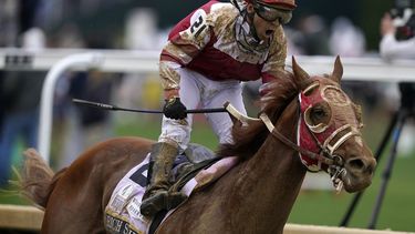 Montado por venezolano, Rich Strike da campanada en el Derby