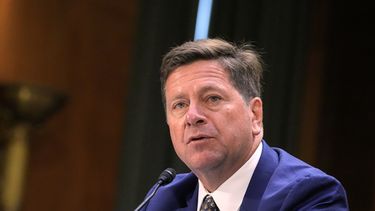 Jay Clayton declara ante la Comisión de Inteligencia del Senado en el Congreso en Washington, el 15 de julio del 2026. (AP foto/Mariam Zuhaib)