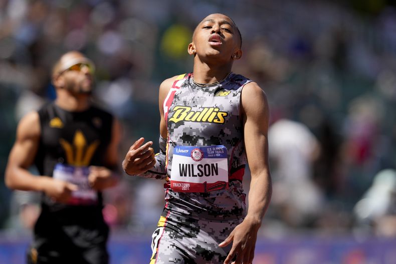 ARCHIVO - Quincy Wilson gana una eliminatoria de 400 metros durante el preolímpico estadounidense, el viernes 21 de junio de 2024, en Eugene, Oregon (AP Foto/Charlie Neibergall, archivo)