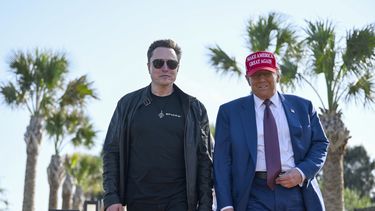El presidente electo Donald Trump y el multimillonario Elon Musk antes del lanzamiento del cohete Starship de SpaceX en Boca Chica, Texas, el 19 de noviembre del 2024. (Brandon Bell/Pool via AP)
