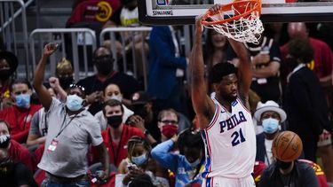 Sixers superan 127-111 a Hawks y aventajan 2-1 en la serie