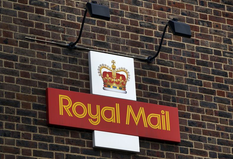 Una oficina del servicio de correos británico Royal Mail en Londres, el jueves 10 de octubre de 2013. (AP Foto/Lefteris Pitarakis, Archivo)
