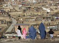 taliban ordena a mujeres usar burkas en afganistan