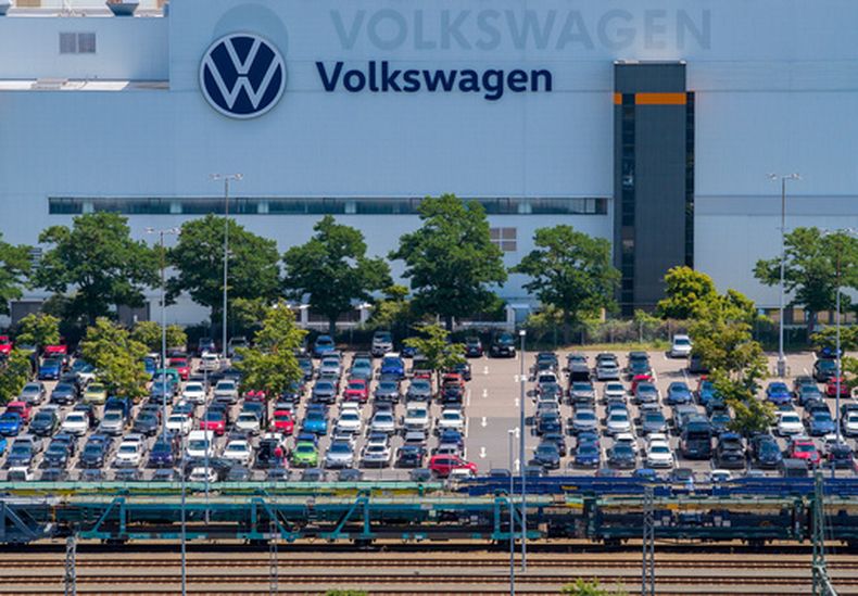 Vista de la planta de Volkswagen en Zwickau, Alemania, el jueves 9 de julio de 2026. (Jan Woitas/dpa vía AP)