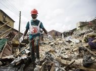 nigeria: 5 muertos en derrumbe de edificio en zona comercial