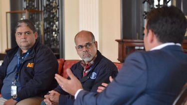 muchos no le creen ni papa al nuevo director de la aee
