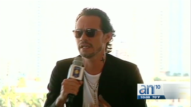 marc anthony cantara en medio tiempo de barcelona-real madrid en miami